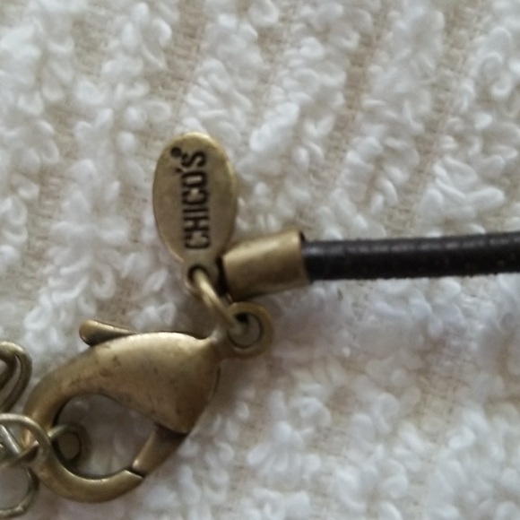 Chicos necklace and 3 stretch bracelets - Picture 2 of 3